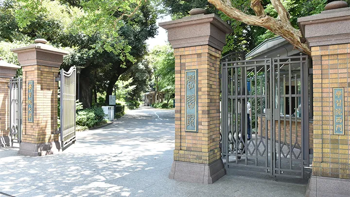 学習院大学-目白キャンパスの緑豊かな歴史ある風景