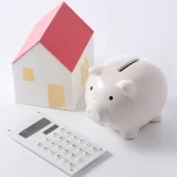 入学金の二重払いを避けるための家計管理と貯蓄のイメージ