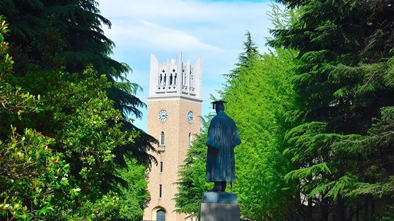 早稲田大学-大隈講堂と大隈重信像