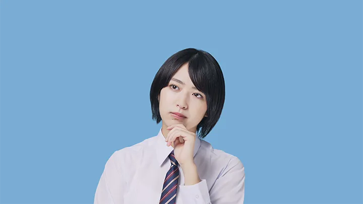 考えを巡らせる高校生